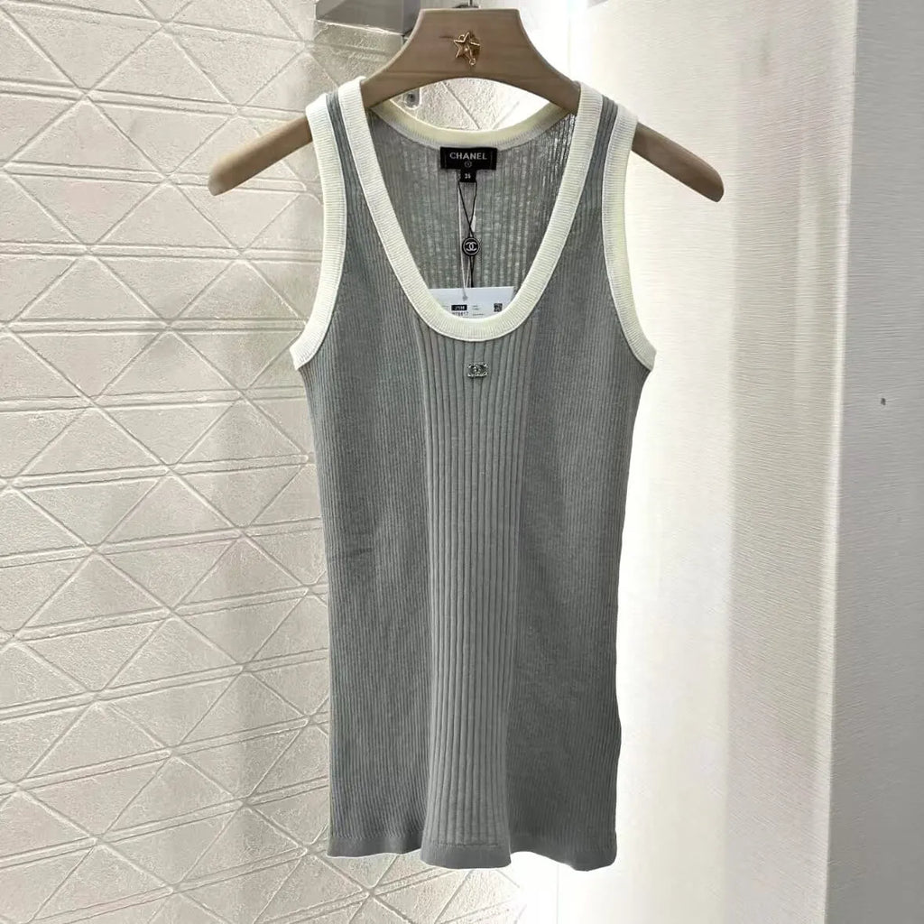 Classic Diamond-Buckle Color-Block Knit Vest