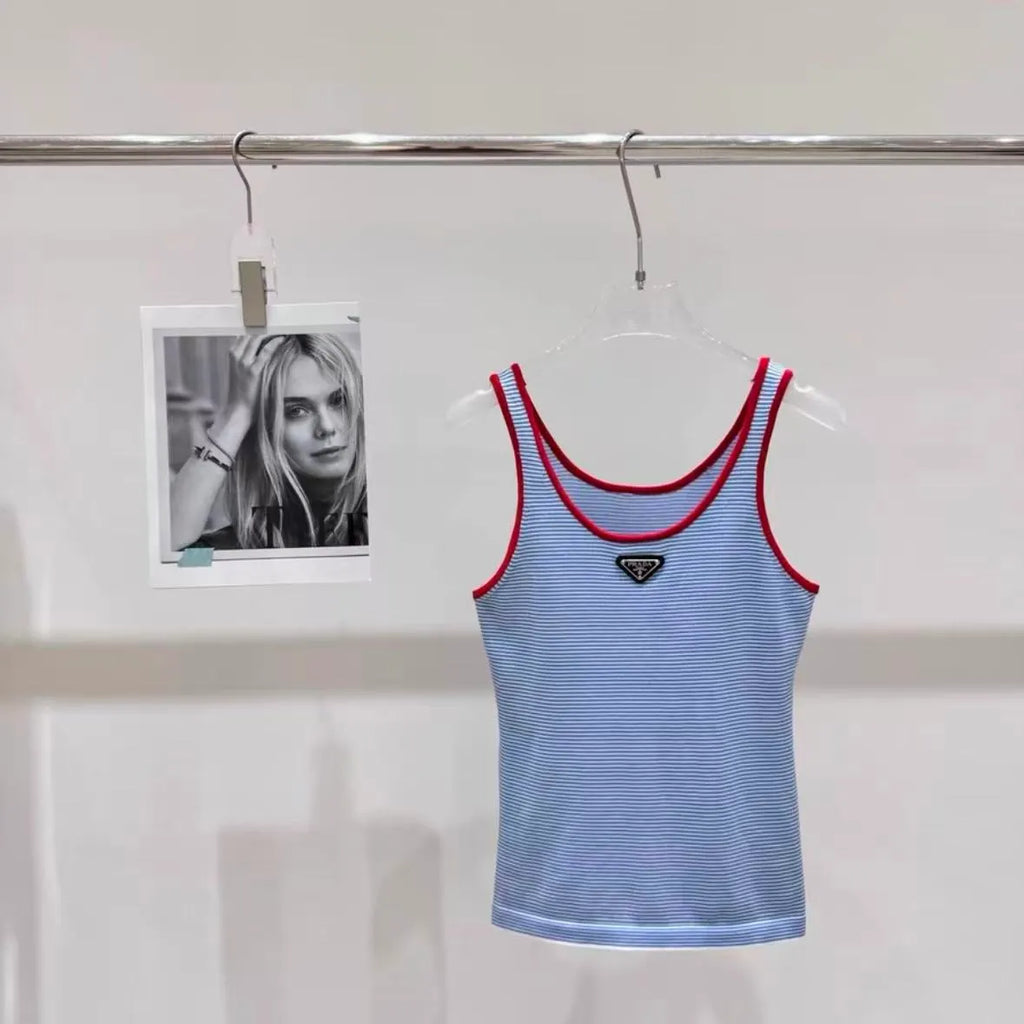 Color-Contrast Trim Vest