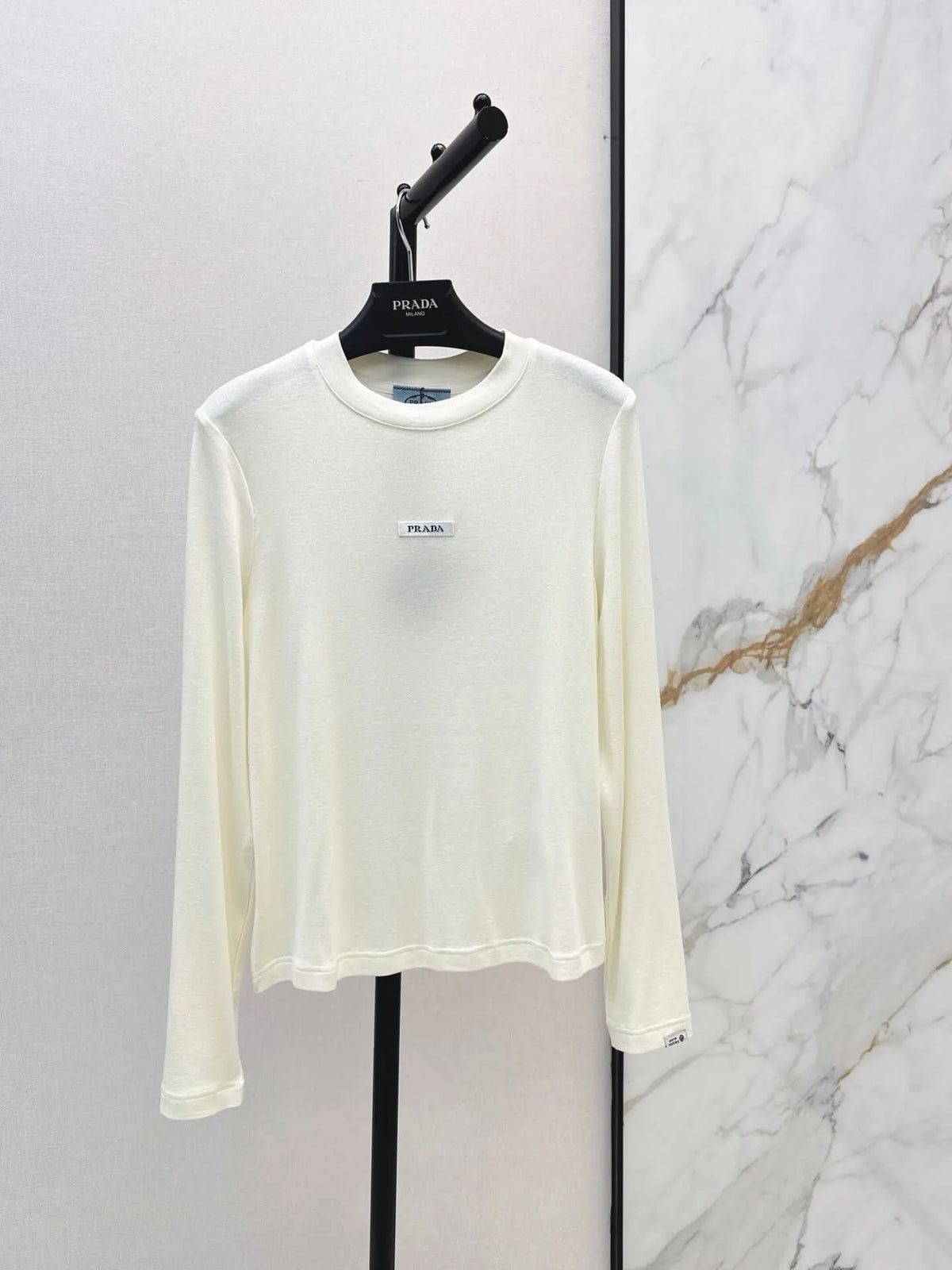 Cropped Label Basic Long Sleeve Tee