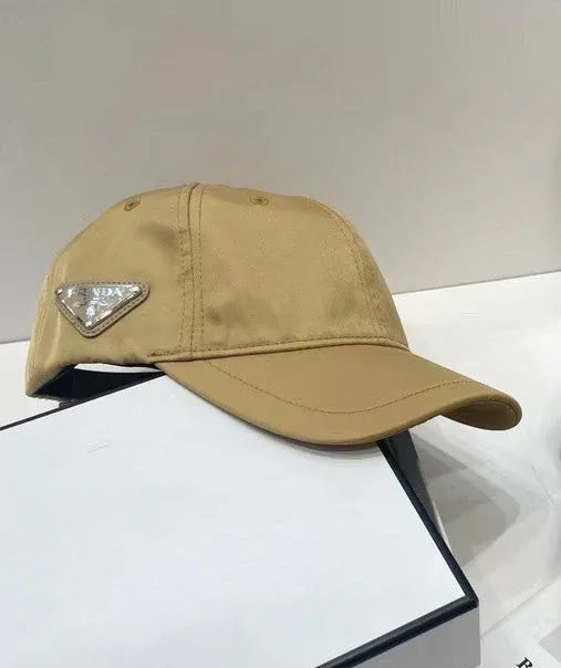 Classic minimalist hat