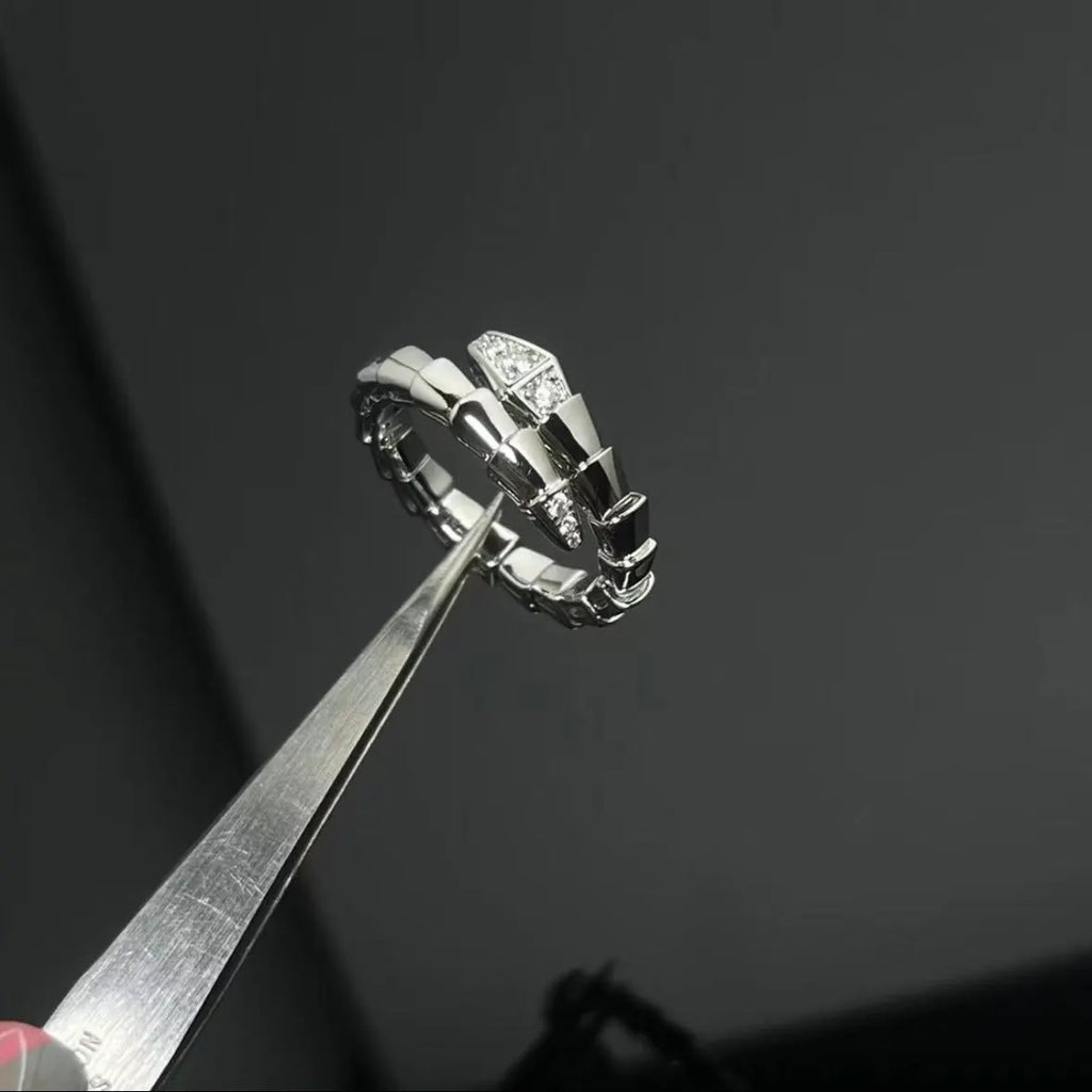 Chic Serpent Ring