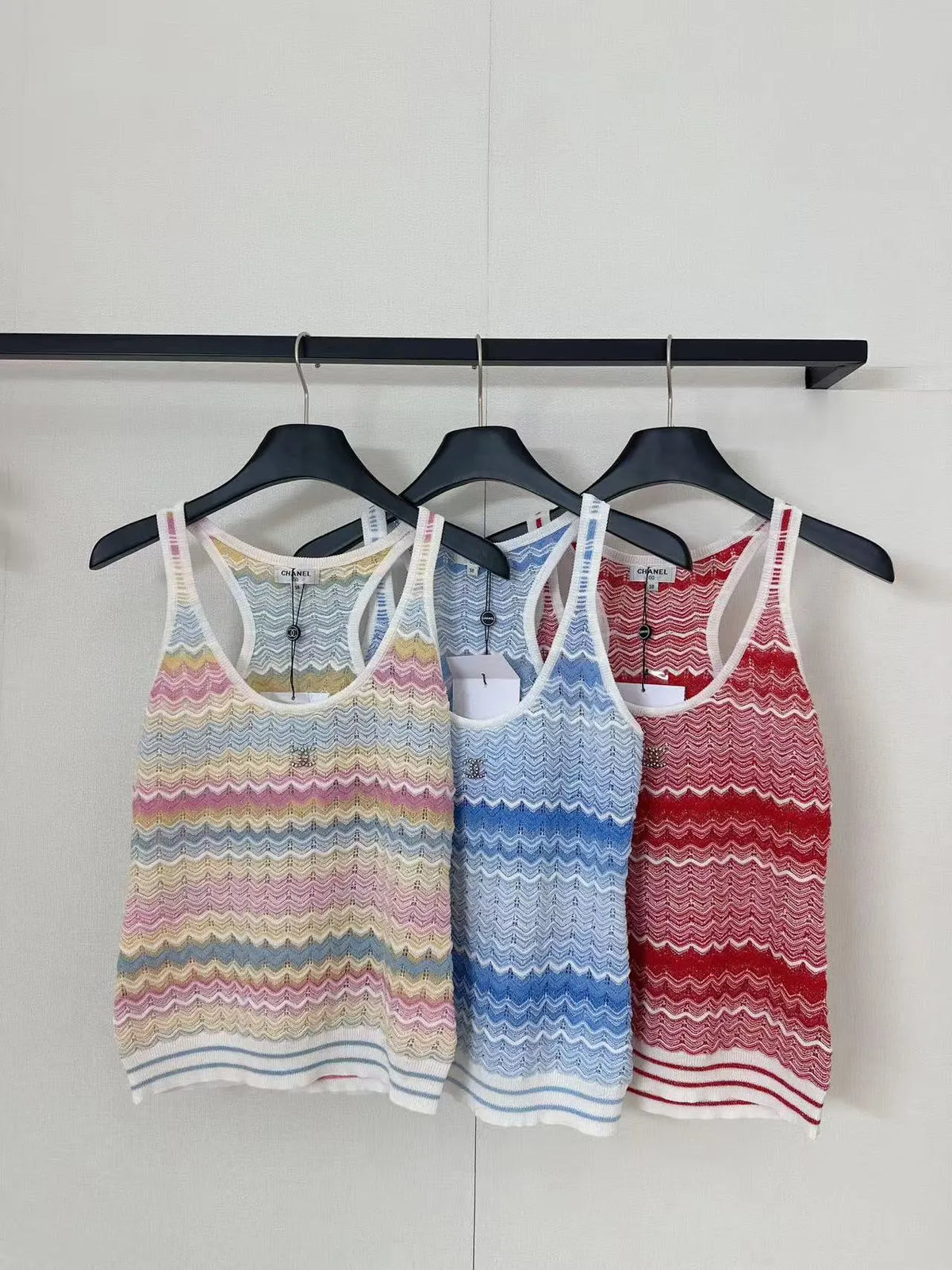 Wave Pattern Gradient Vest