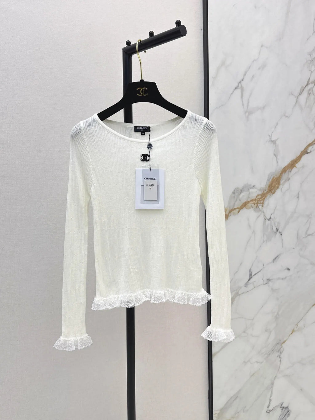 Round Neck Lace Hem Knit Top