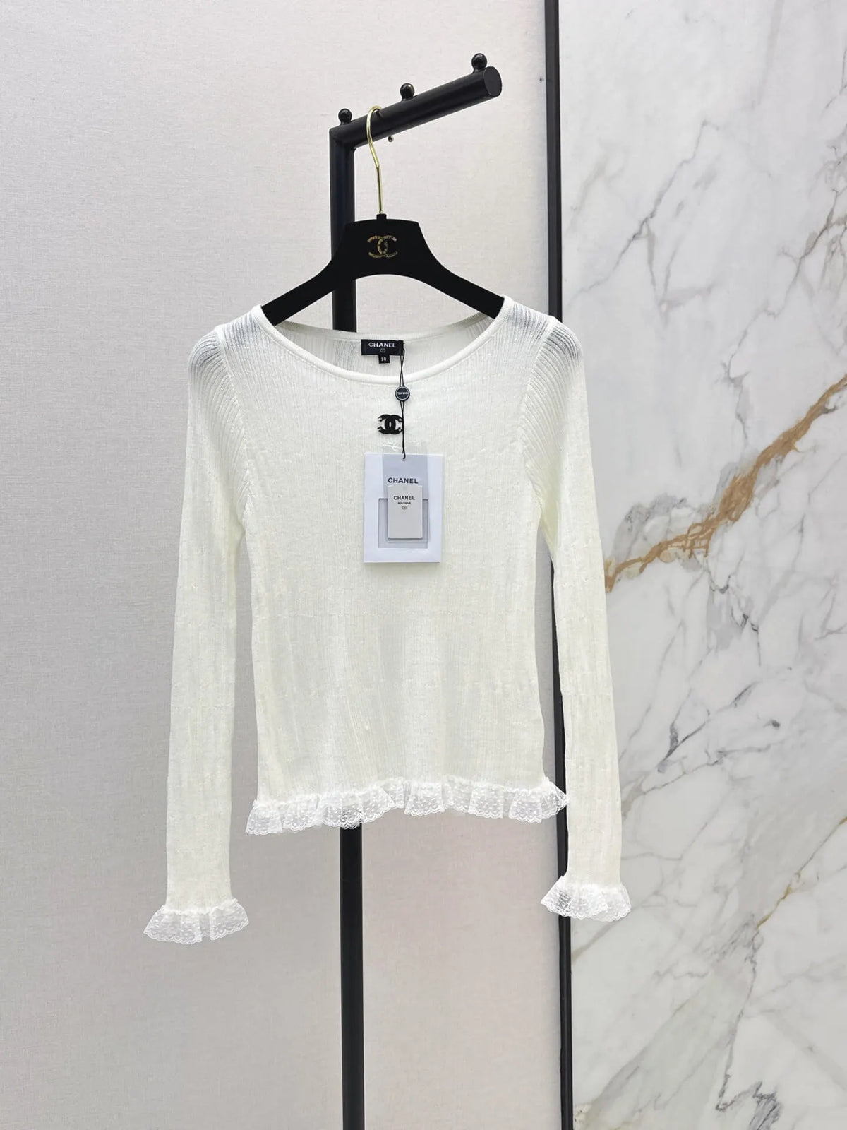 Round Neck Lace Hem Knit Top