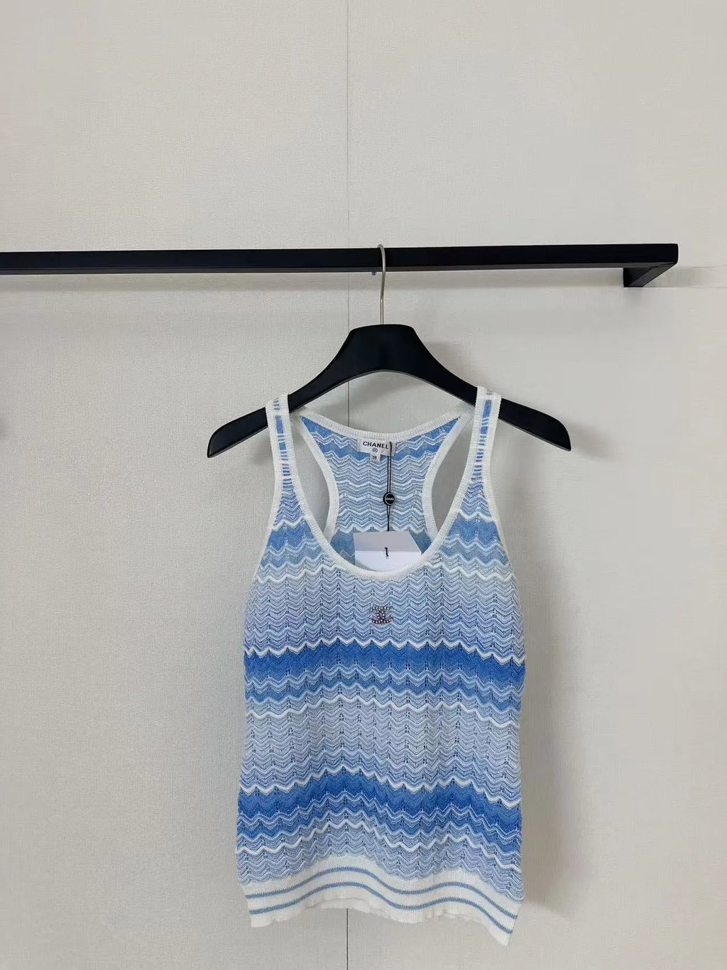 Wave Pattern Gradient Vest