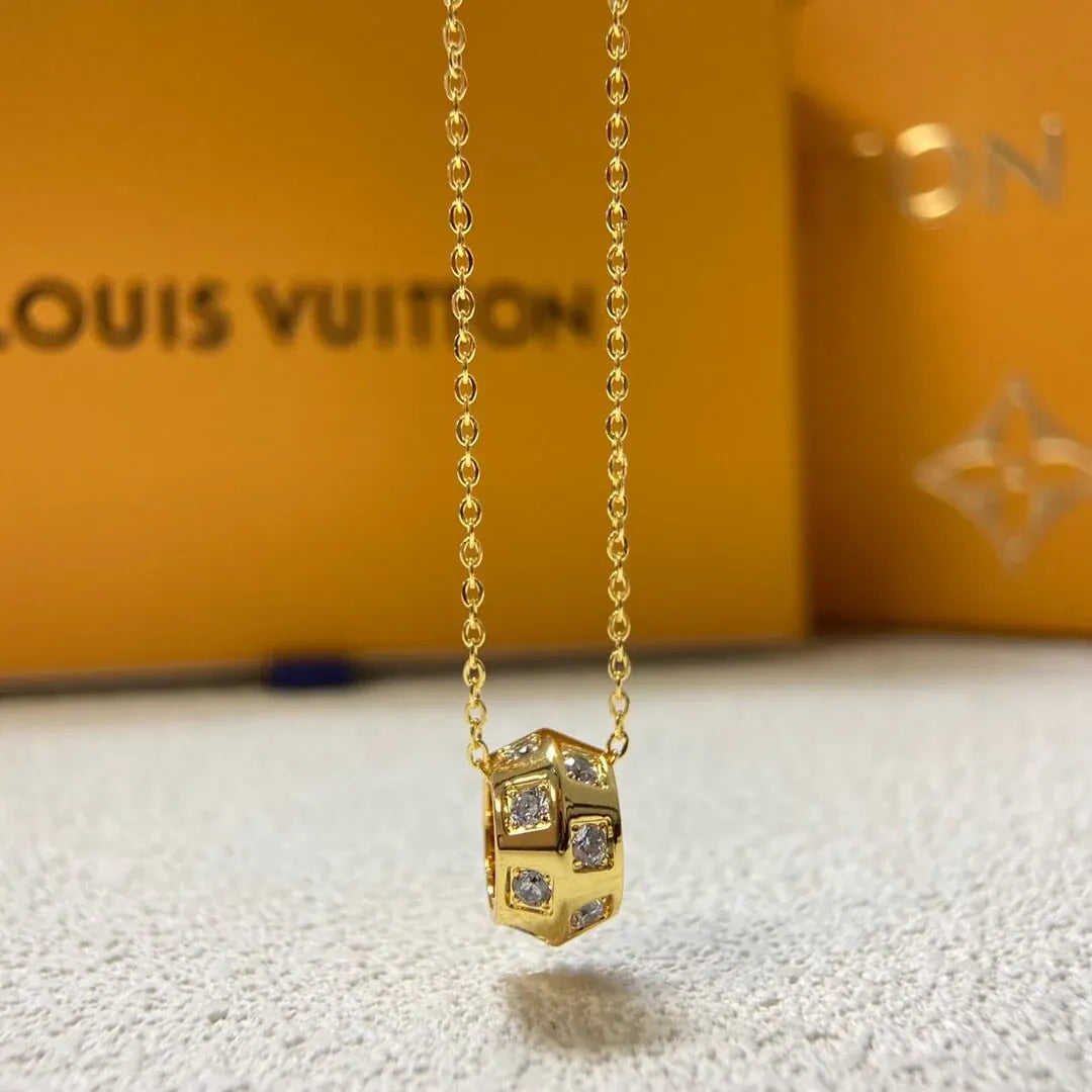 Fashionable 3D Diamond-Inlaid Necklace