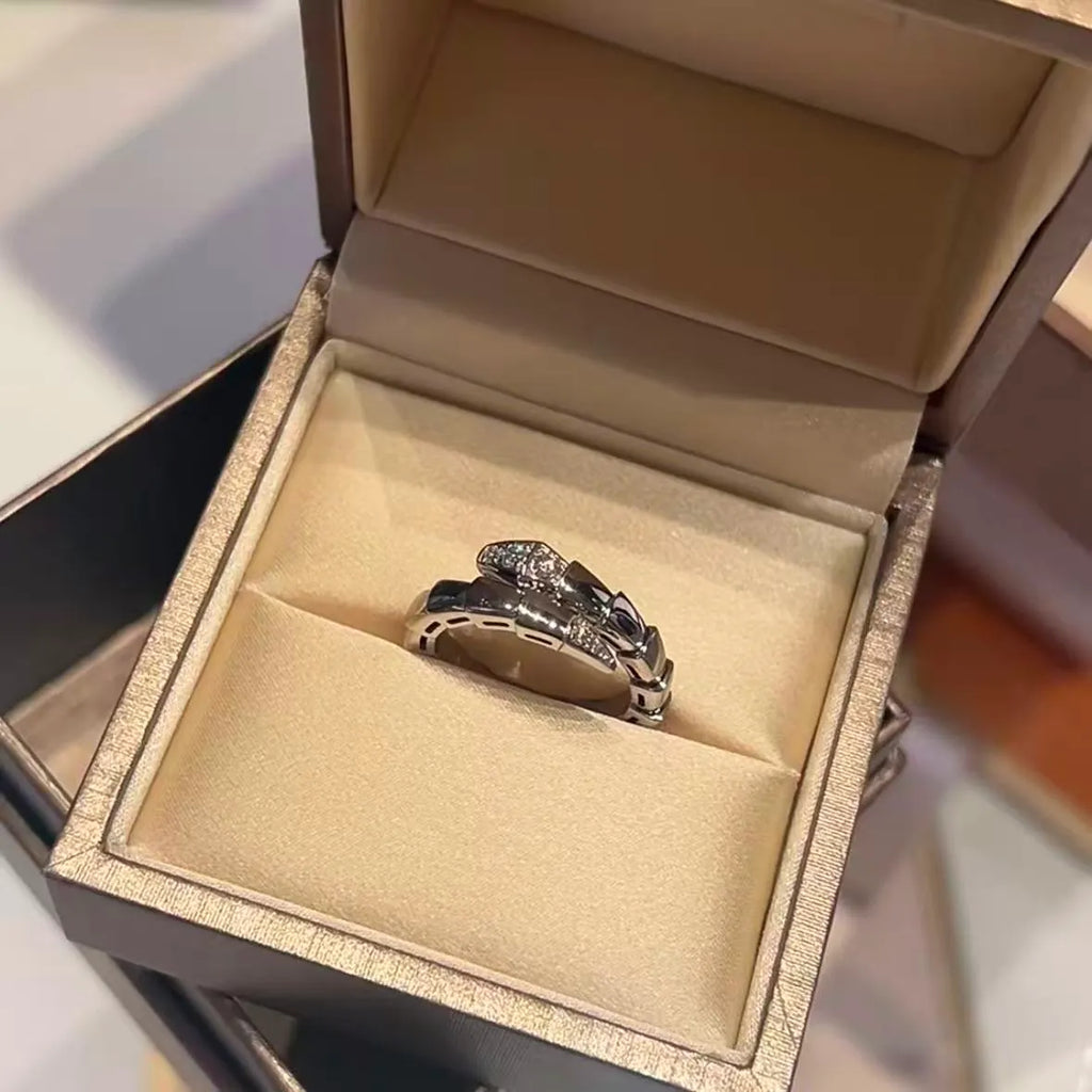 Chic Serpent Ring