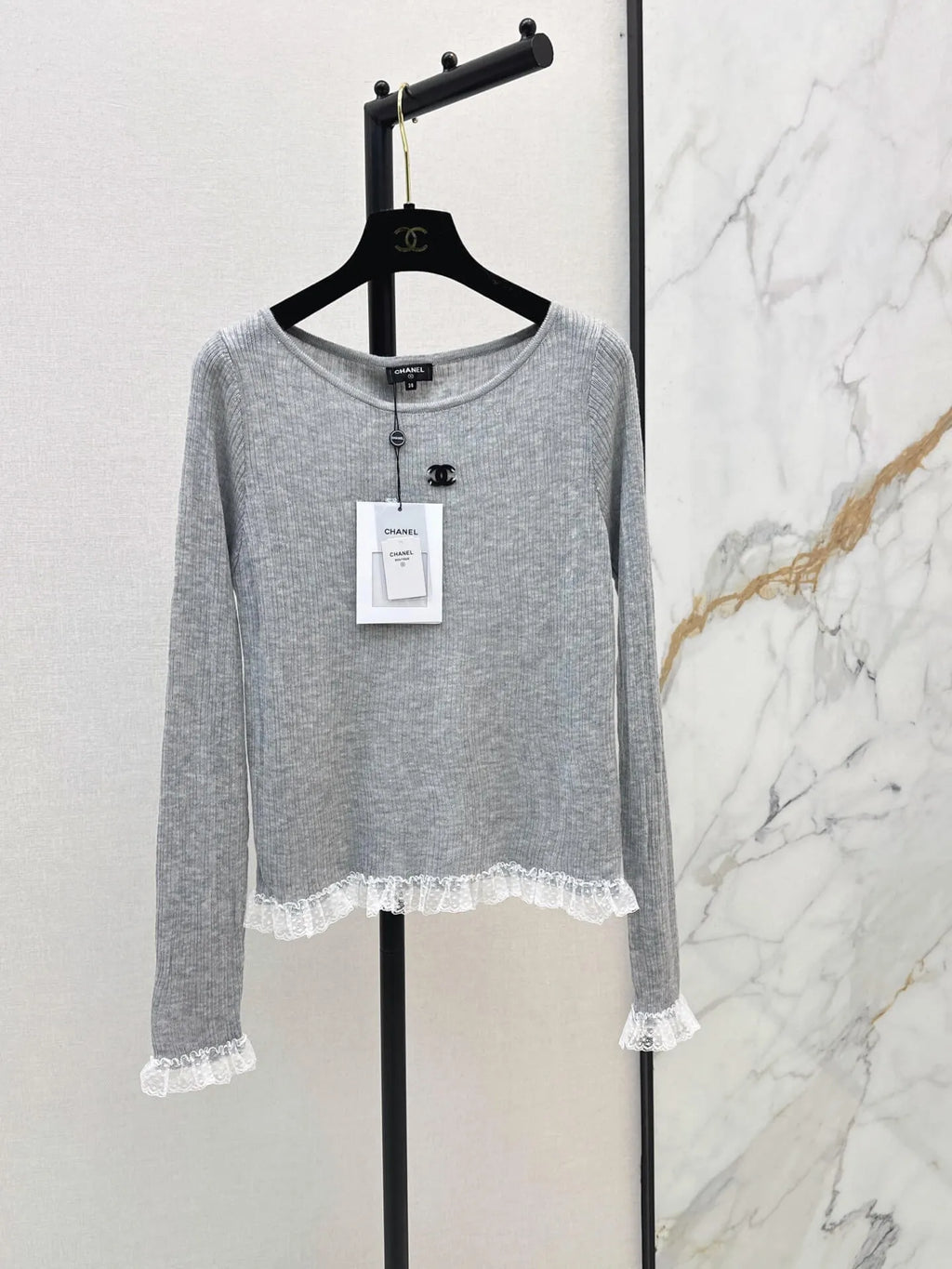 Round Neck Lace Hem Knit Top