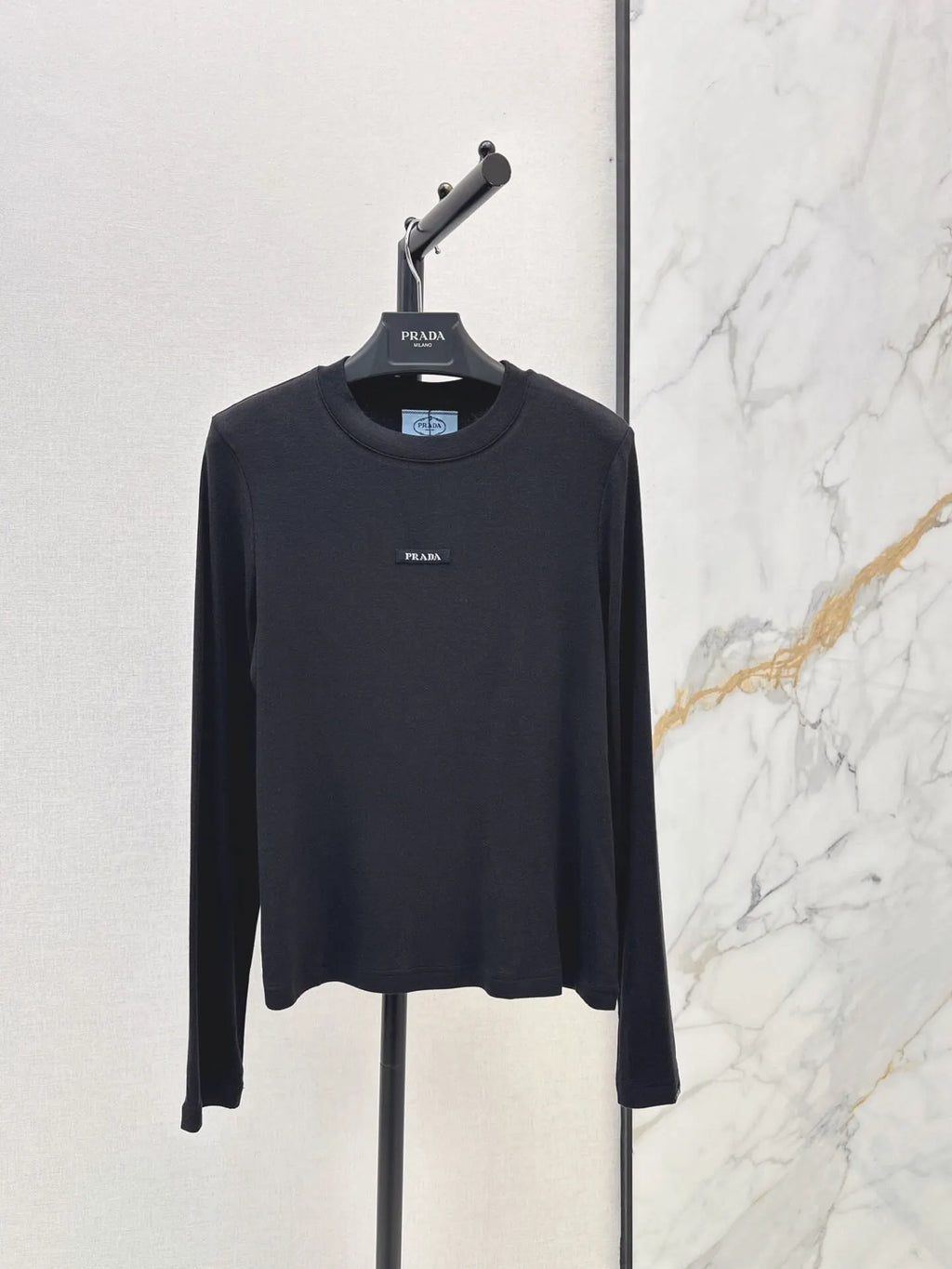 Cropped Label Basic Long Sleeve Tee